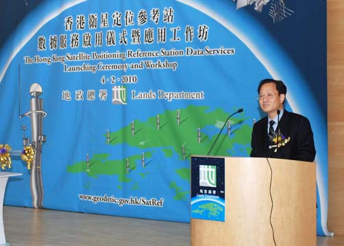 黃仲衡先生(香港特別行政區政府地政總署副署長-測繪事務)致歡迎詞。